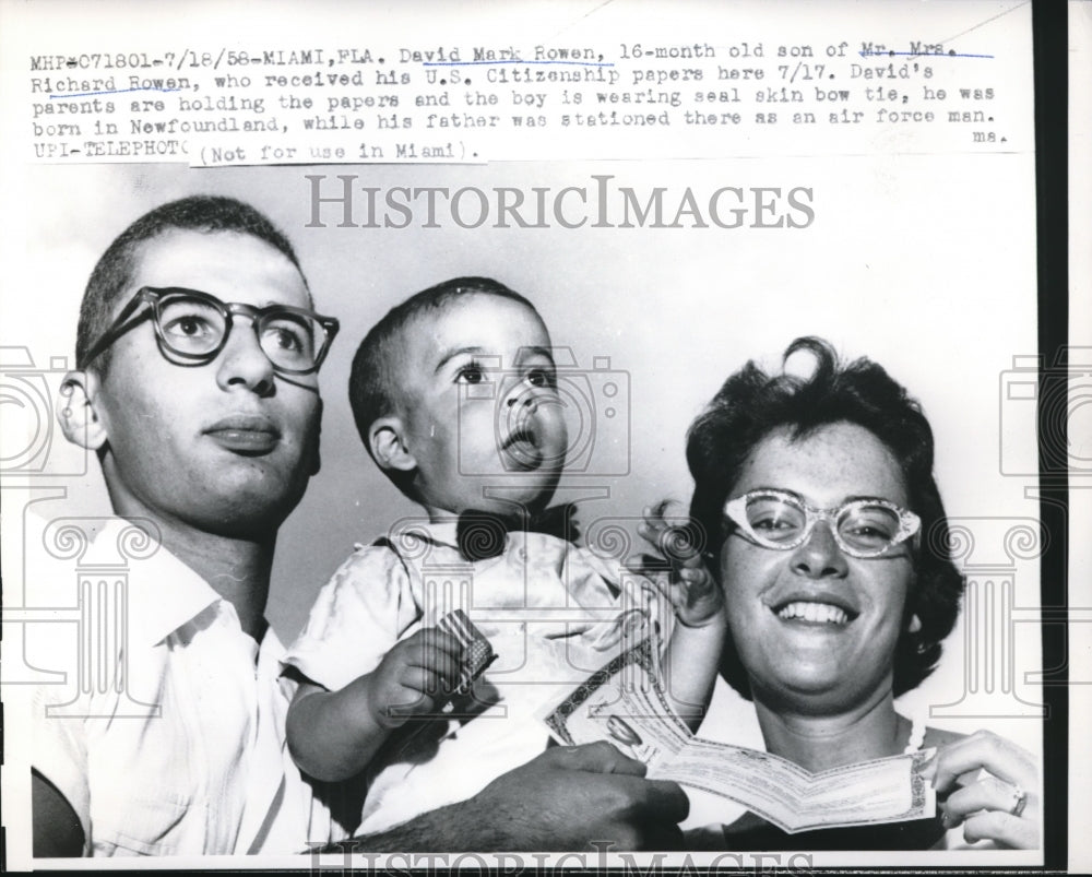 1958 Press Photo baby David Mark Rowen gets U.S. Citizenship papers