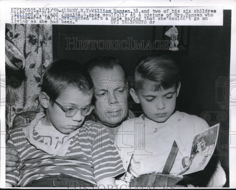 Load image into Gallery viewer, 1959 Press Photo William Hansen and 2 of his 6 kids, Cliff and Juanita
