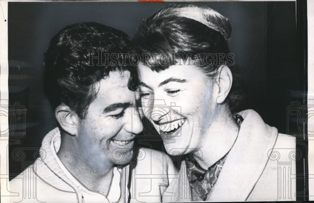 1961 Press Photo Milwaukee, Wis Barb Hipke teacher & airman Ken Driskill