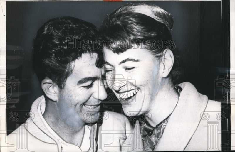 Load image into Gallery viewer, 1961 Press Photo Milwaukee, Wis Barb Hipke teacher &amp; airman Ken Driskill
