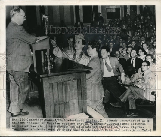 1958 Press Photo Gerhardt Eisler & Harvard students at a speech