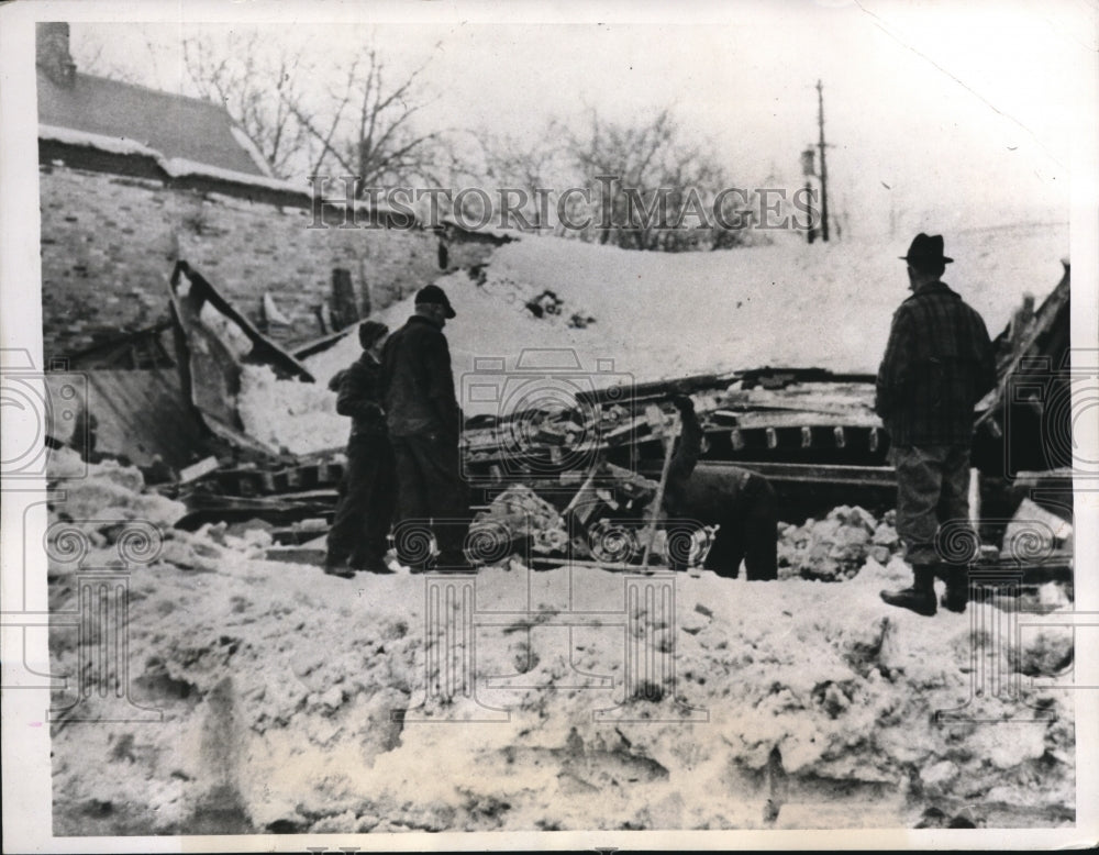 1938 Press Photo Ford Hardware Implement Company Building Collapse of Ice & Snow