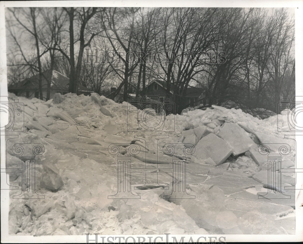 1940 Press Photo Masses of Ice Washed on South Shore of Lake Erie
