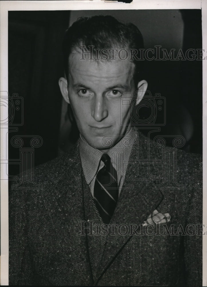 Load image into Gallery viewer, 1938 Press Photo Chicago Robert Gene Alt charged with mail fraud - nec72055
