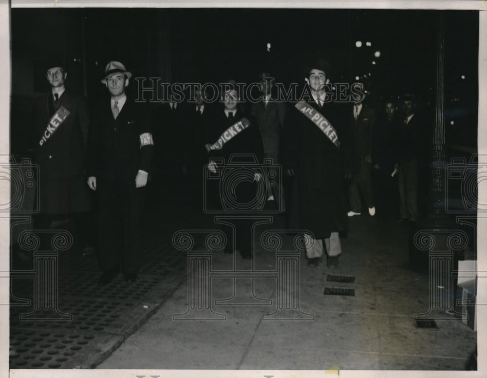 1937 Press Photo Pickets at San Francisco hotels dorrmen on strike- Historic Images