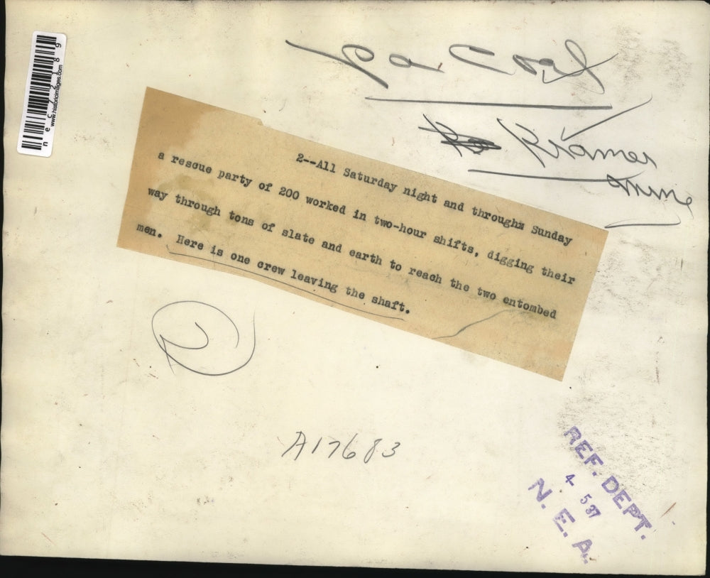 1937 Press Photo Penn coal miners leaving a shaft at shift end