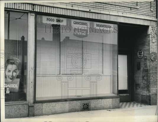 1943 Press Photo Chicago, Empty stores converted to housinh for veterans