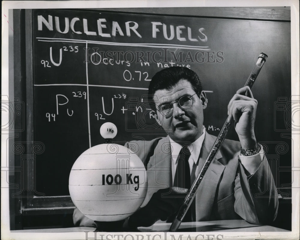 1951 Press Photo Schnectady, NY Dr Leo Erstein GE company scientist - nec72230