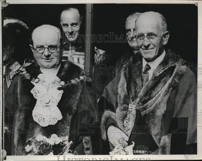 Load image into Gallery viewer, 1933 Press Photo London, England Alderman CH Collcott, Sir Percy Greenaway

