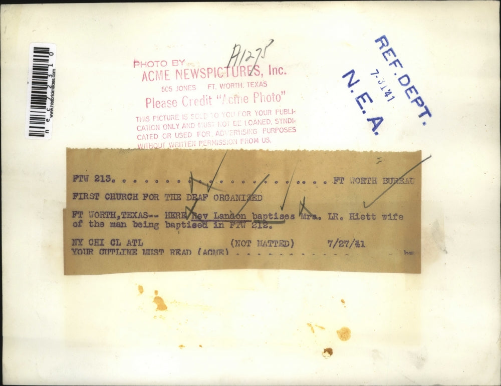 1941 Press Photo Rev. Landon Baptizes Mrs. L.R. Heitt at First Church for Deaf