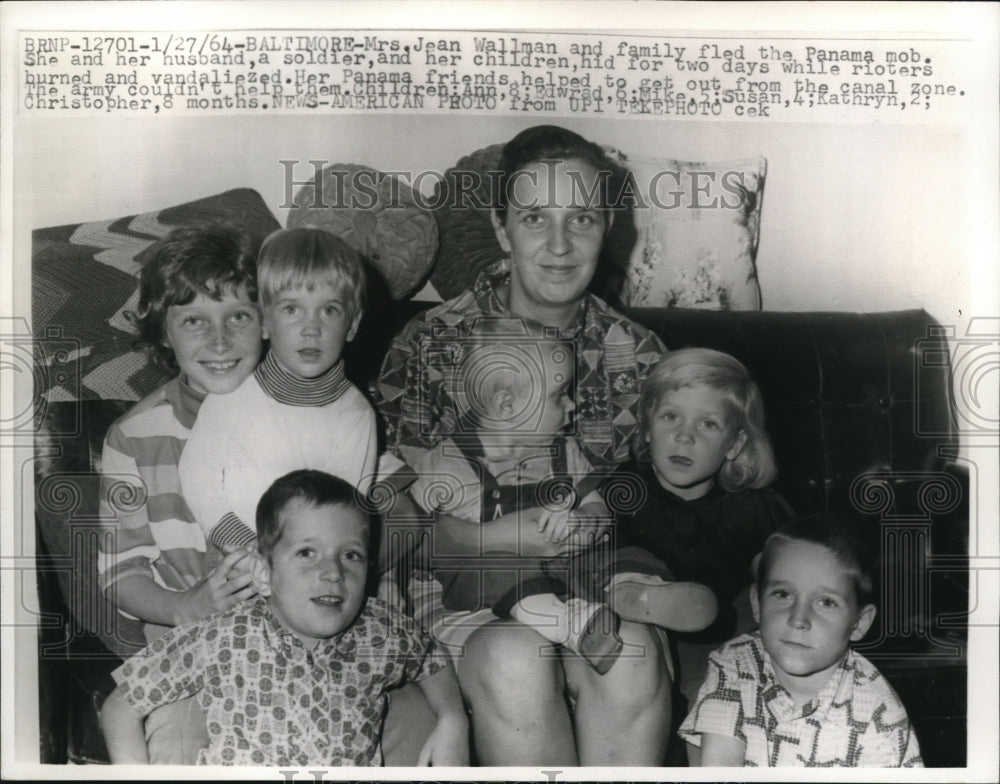 1964 Press Photo Mrs. Jean Wallman & Children That Fled Panama - nec72318