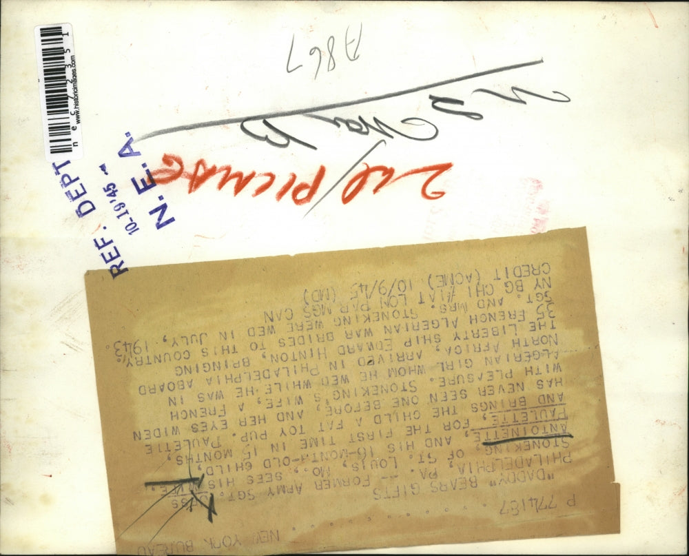 1945 Press Photo Former Army Sgt. Jess Stoneking with Wife Antoinette & Paulette