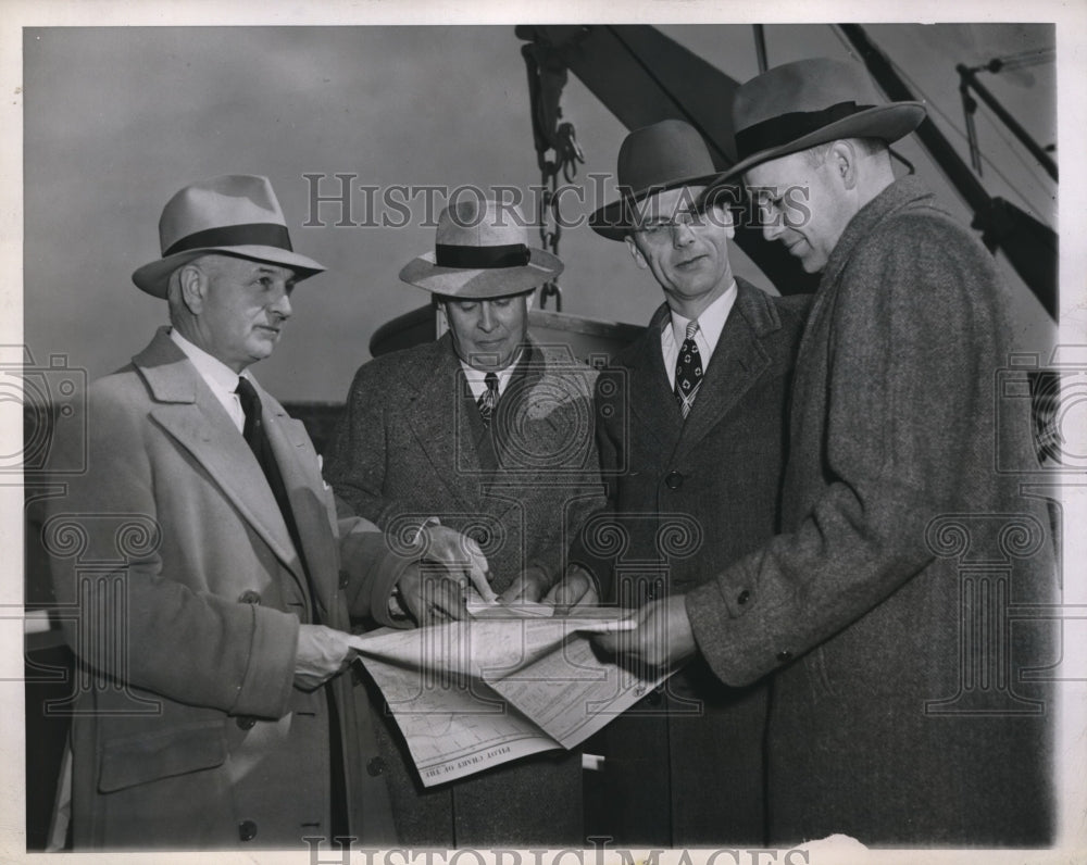 1946 Press Photo Rubber Authorities, M. Knapp, Goodell, F. Carpenter, Dr. Meyer