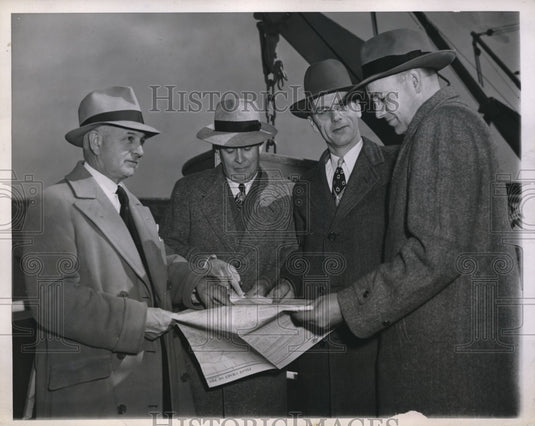 1946 Press Photo Rubber Authorities, M. Knapp, Goodell, F. Carpenter, Dr. Meyer