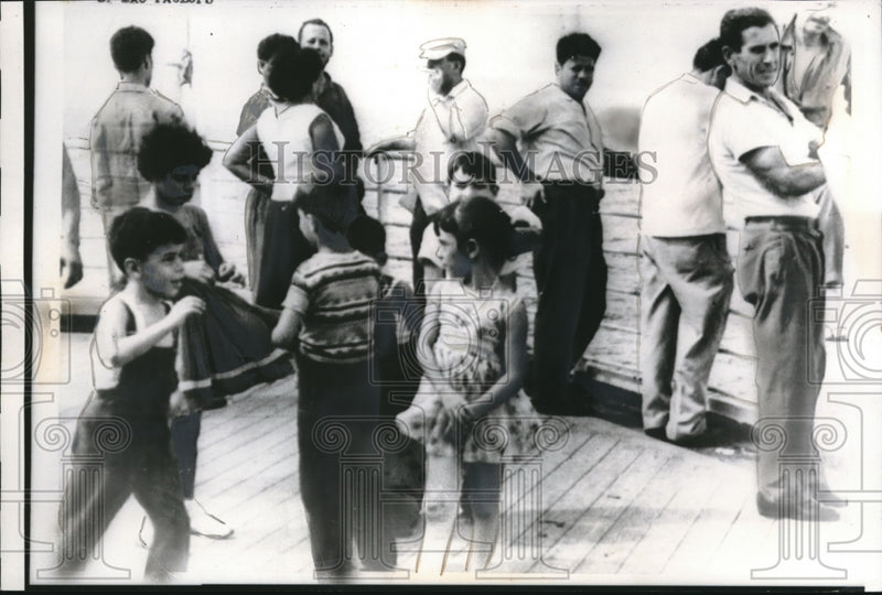 Load image into Gallery viewer, 1961 Press Photo Group of Passengers Held Captive by Portuguese on Santa Maria
