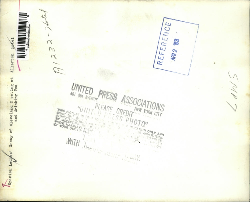 1953 Press Photo Spanish Ladies Grouo eating at Cleveland Allerton Hotel