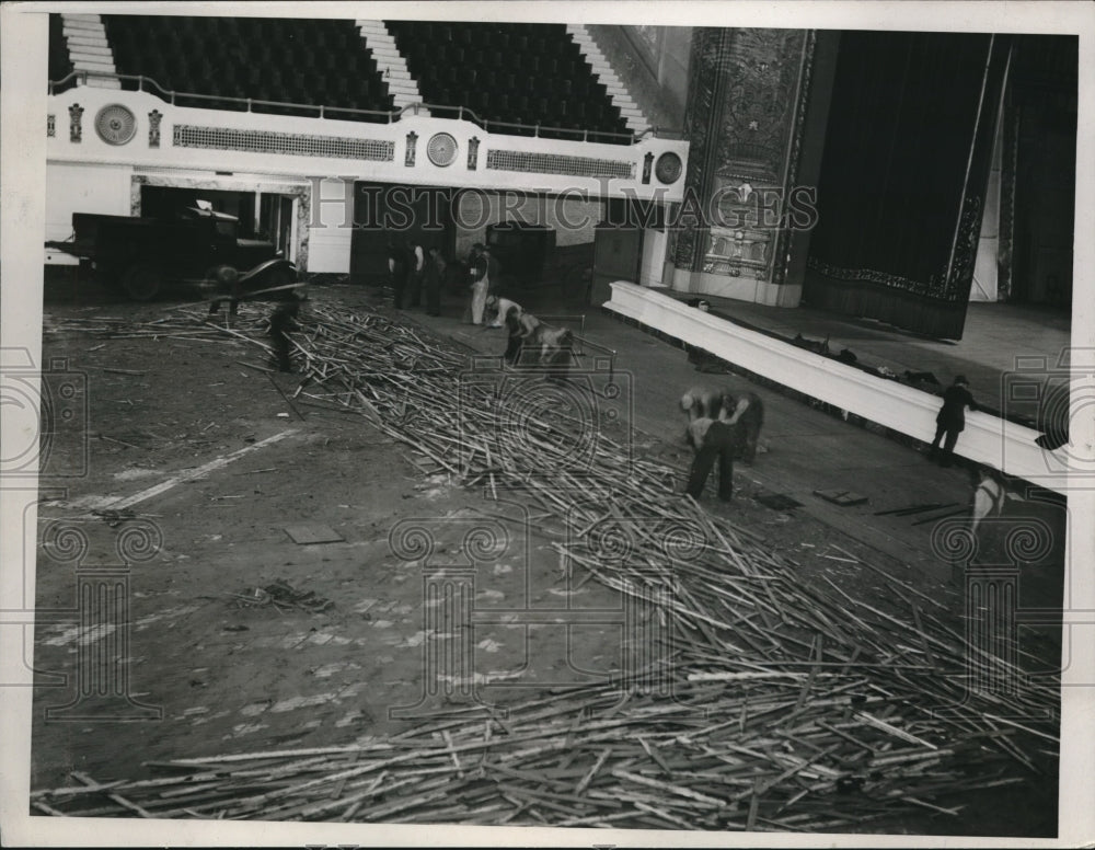 1936 Press Photo Cleveland Rubber Hall as construction goes on