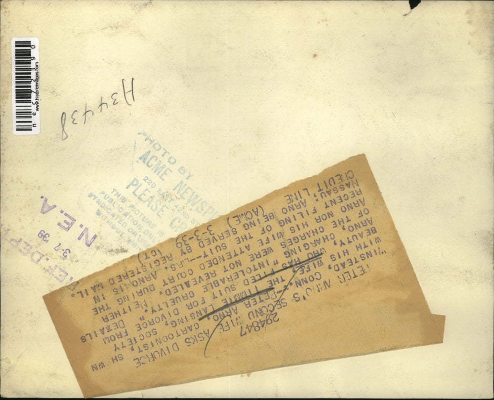 1939 Press Photo Winstead, Conn Peter Arno, cartoonist & wife at the beach