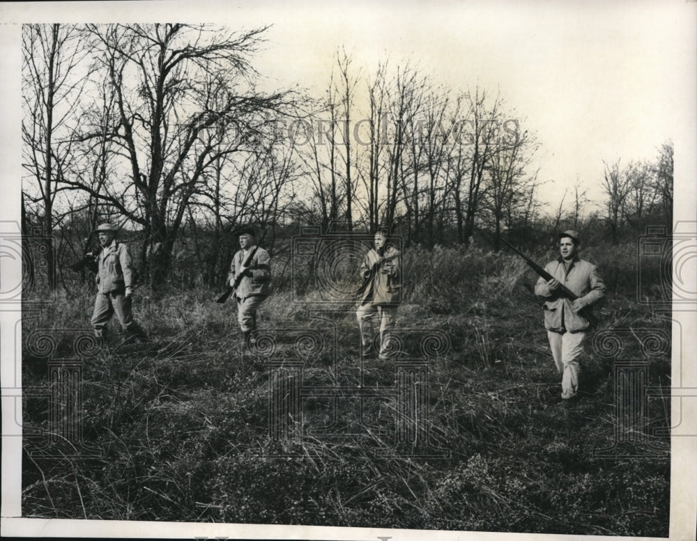 1959 Press Photo Joliet, Ill Phesant hunting season at Des Plaines game refuge
