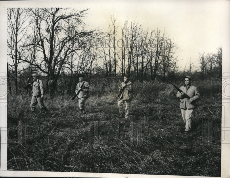 Load image into Gallery viewer, 1959 Press Photo Joliet, Ill Phesant hunting season at Des Plaines game refuge
