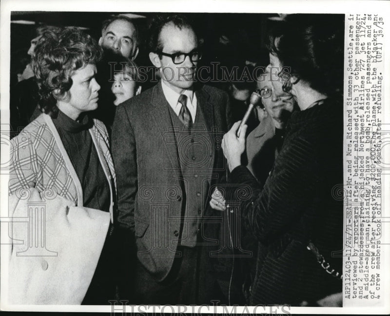 Load image into Gallery viewer, 1971 Press Photo Seattle Mr &amp; Mrs Richard Simmons, released by plane hijackers
