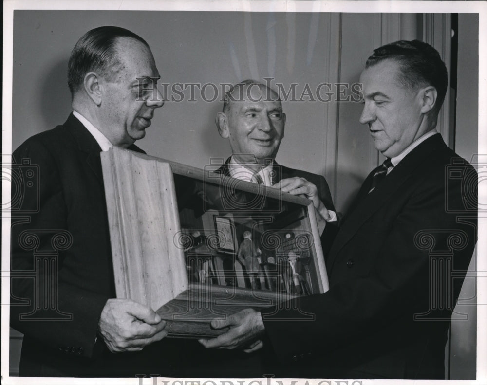 1958 Press Photo Dr Ray Sauliner, Art Dietz & Morton Goodspeed of Iselin & Co