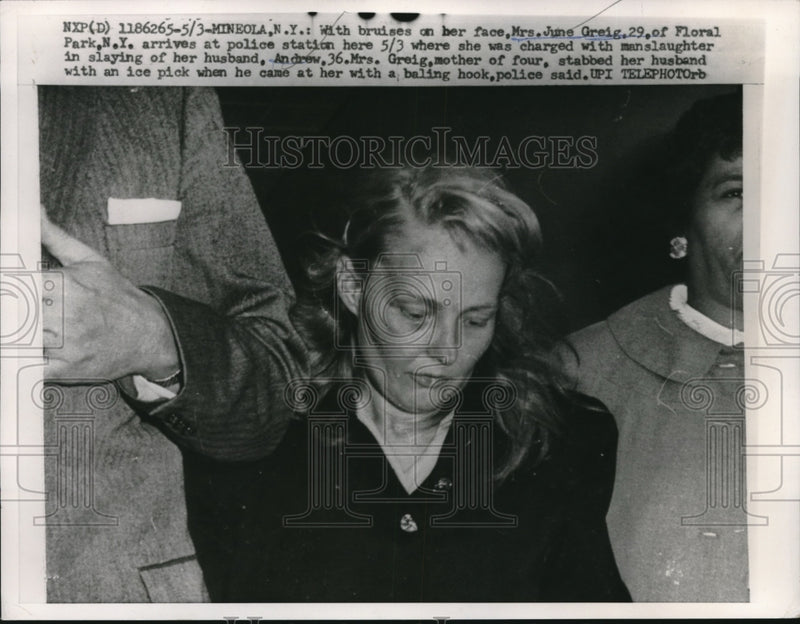 Load image into Gallery viewer, 1959 Press Photo Mineola, NY Mrs June Greig charged with manslaughter of husband
