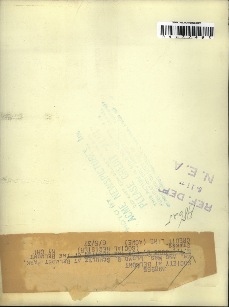 1937 Press Photo Mr & Mrs Lloyd G Schultz at Belmont Park in NY