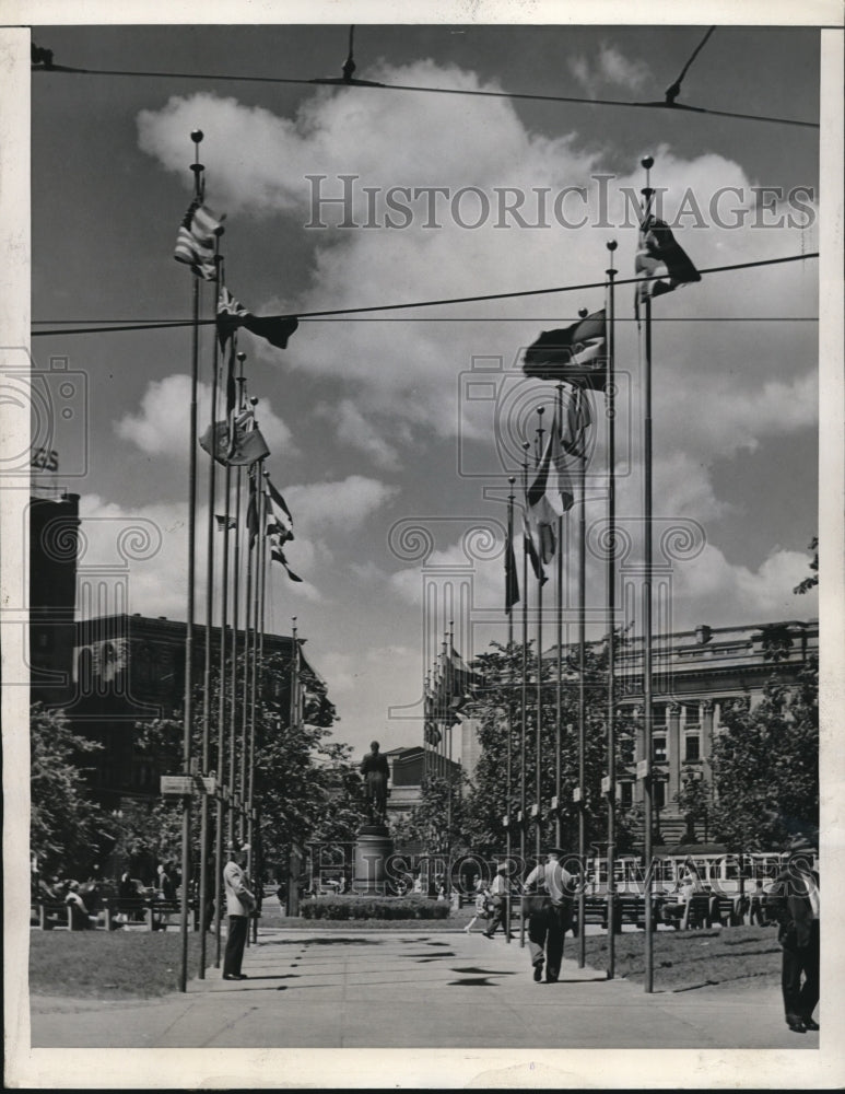 1943 Press Photo Cleveland, O Public Square flying flags during festival