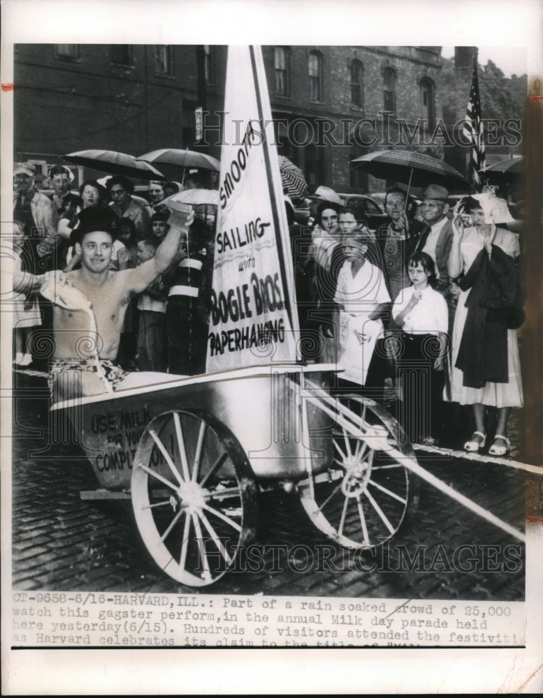Load image into Gallery viewer, 1950 Press Photo Harvard, Ill crowd &amp; performer at Milk Day parade
