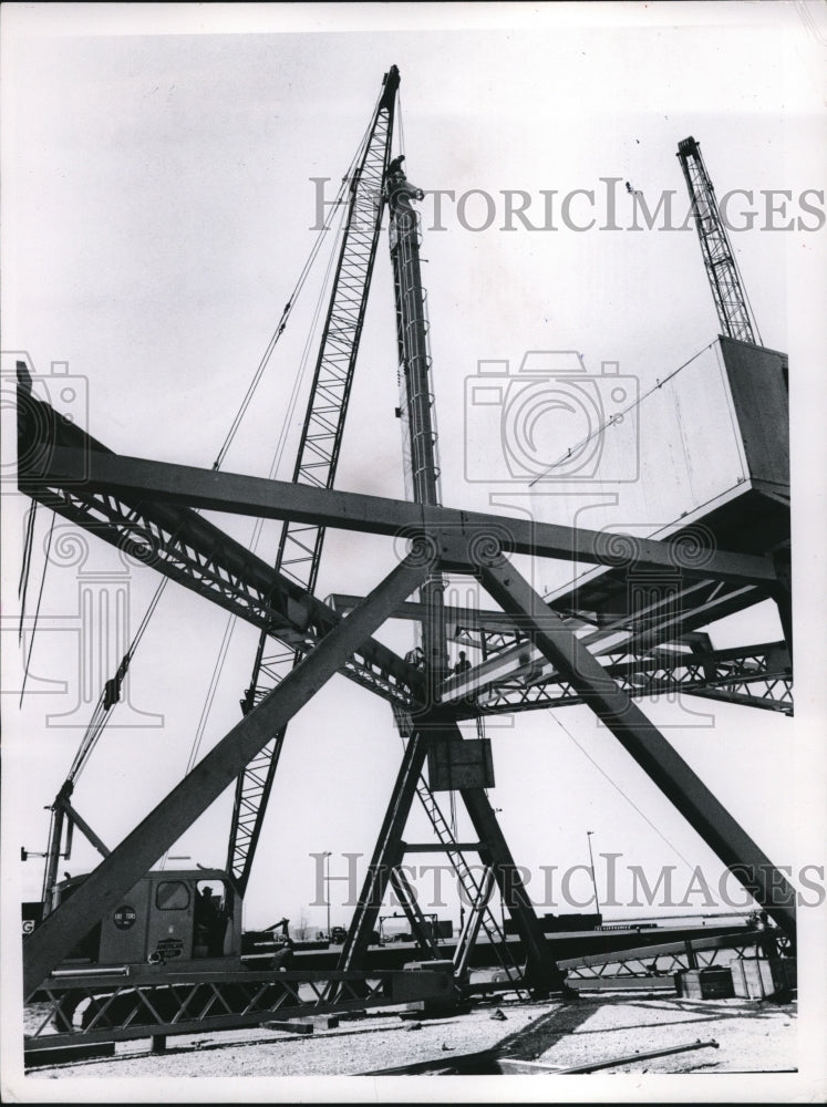 1963 Press Photo W Third St pier loading cranes for ships - nec72579