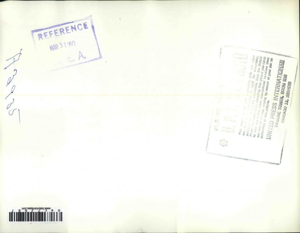 1960 Press Photo Moroccan King Mohammed V Views Body of Victim of Earthquake