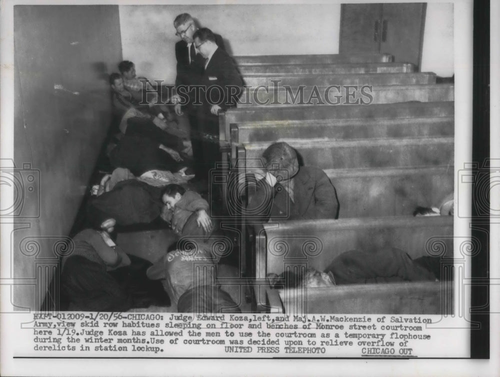 1956 Press Photo Chicago, Judge Ed Koza, Maj AW MacKenzie at Salvation Army