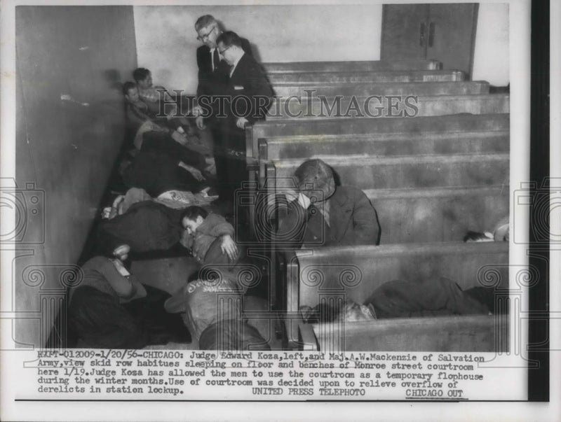 Load image into Gallery viewer, 1956 Press Photo Chicago, Judge Ed Koza, Maj AW MacKenzie at Salvation Army
