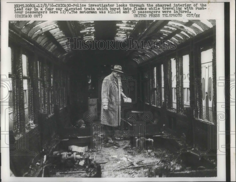 1956 Press Photo Chicago, police invest in a burned el train