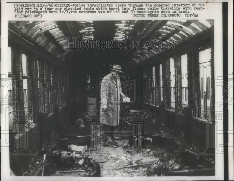 Load image into Gallery viewer, 1956 Press Photo Chicago, police invest in a burned el train

