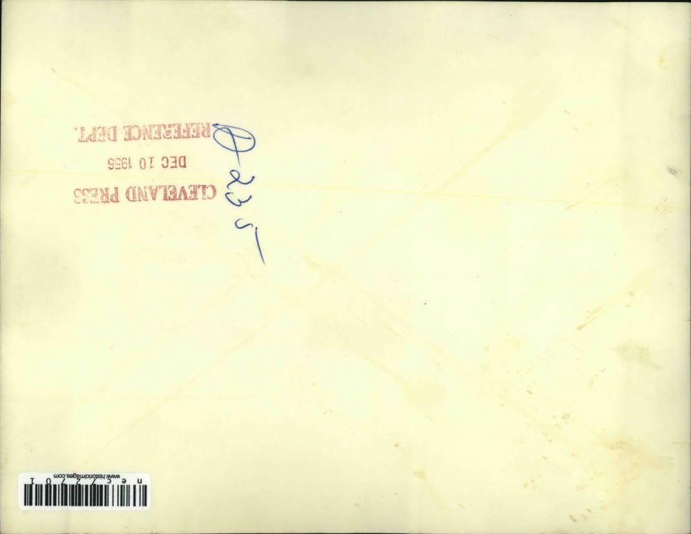 1956 Press Photo Chicago, police invest in a burned el train