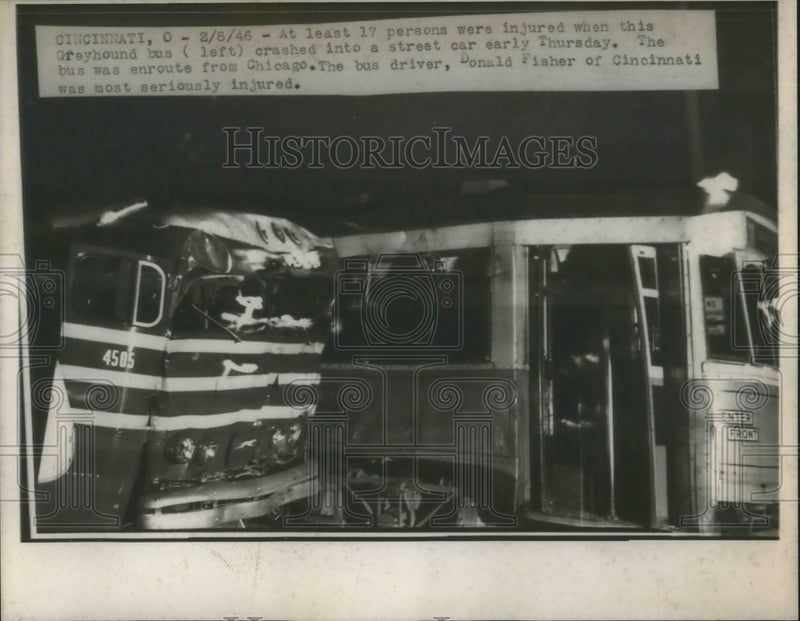 Load image into Gallery viewer, 1946 Press Photo Cinncinati, Ohio Greyhound bus crash injured 17 people
