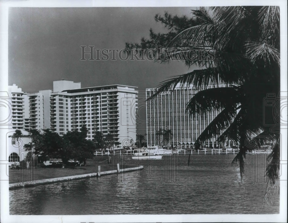 Press Photo Miami, Fla, harbor cruise boats & hotels - nec72703