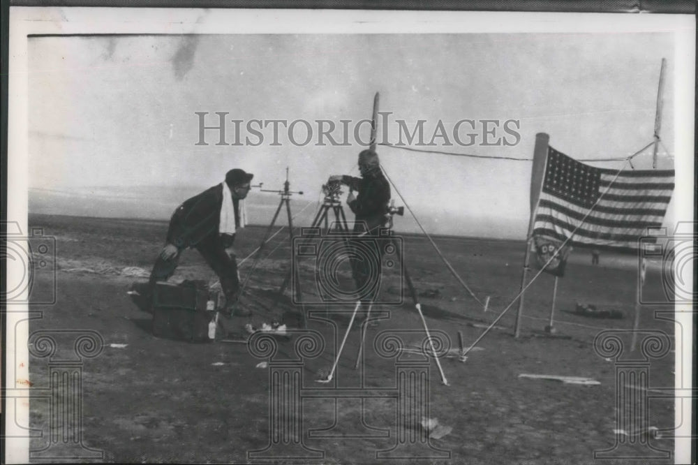 1954 Press Photo Artic region, John Sheneman, Rev Dan Linehan, measure
