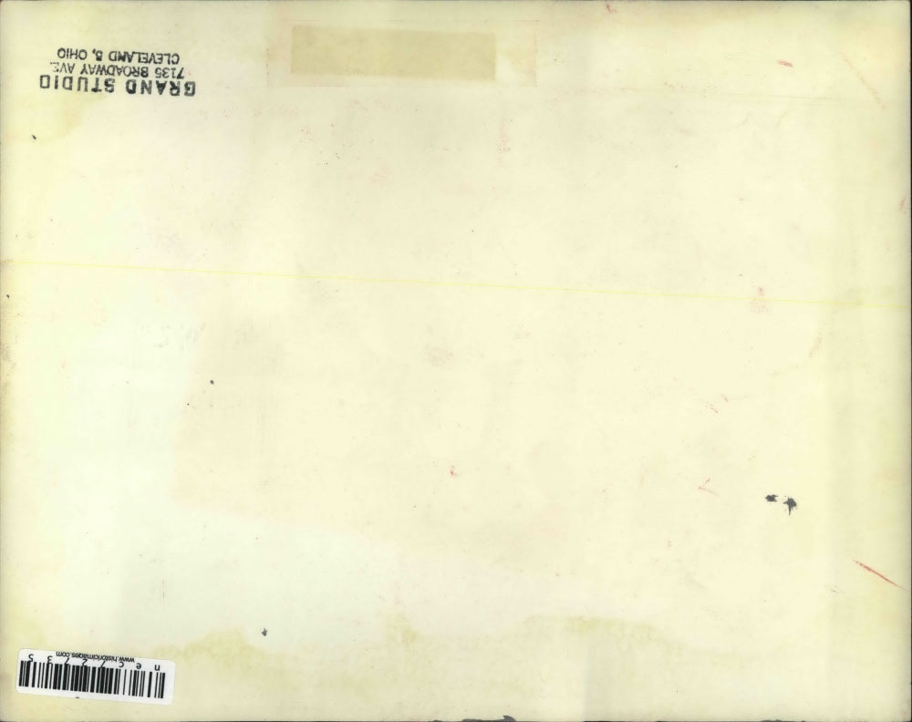 Press Photo Four business men arounf=d a table sign contracts