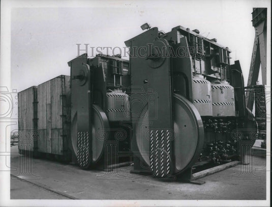 1971 Press Photo Tire presses for export to Buenos Aires - nec72739