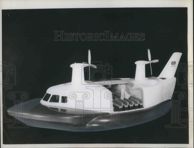 Load image into Gallery viewer, 1961 Press Photo Model of passenger hovercraft on display - nec72760
