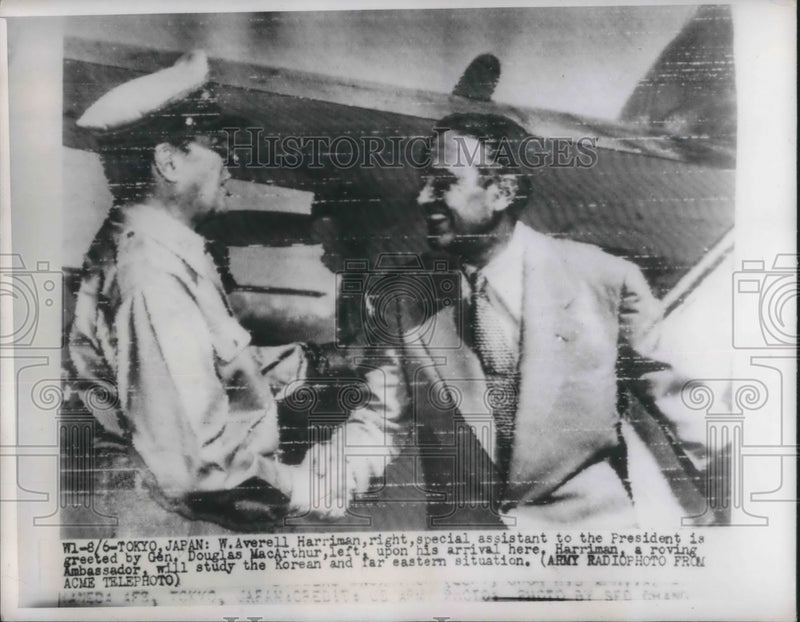 Load image into Gallery viewer, 1950 Press Photo Toyko, Japan WA Harriman &amp; Gen Douglas MacArthur

