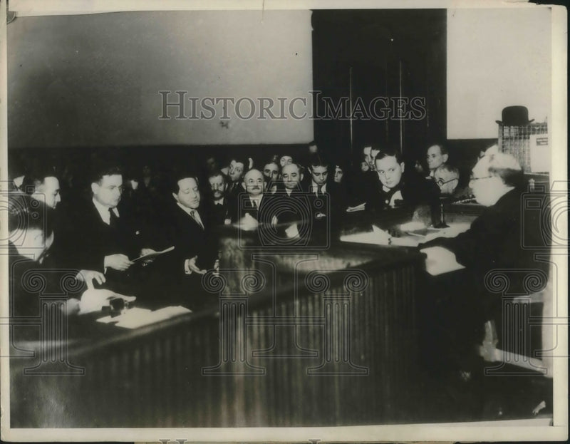 Load image into Gallery viewer, 1930 Press Photo Arthur G Hays at W Side Court of NYC DA &amp; Judge Lindsay
