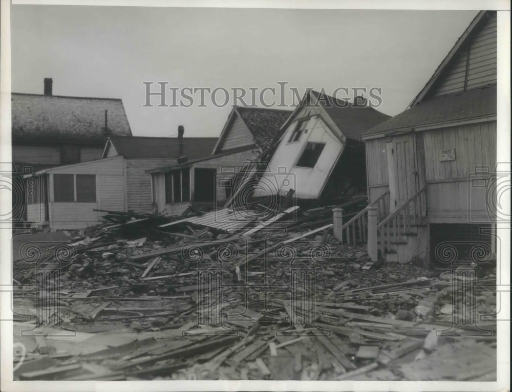 1933 Press Photo Point Beachmont, Mass destruction from a storm - nec72891