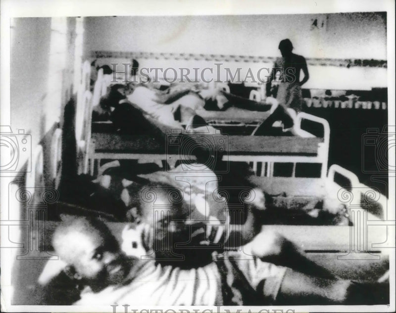 Load image into Gallery viewer, 1970 Press Photo Biafran refugee children at a camp in Libreville, Gabon
