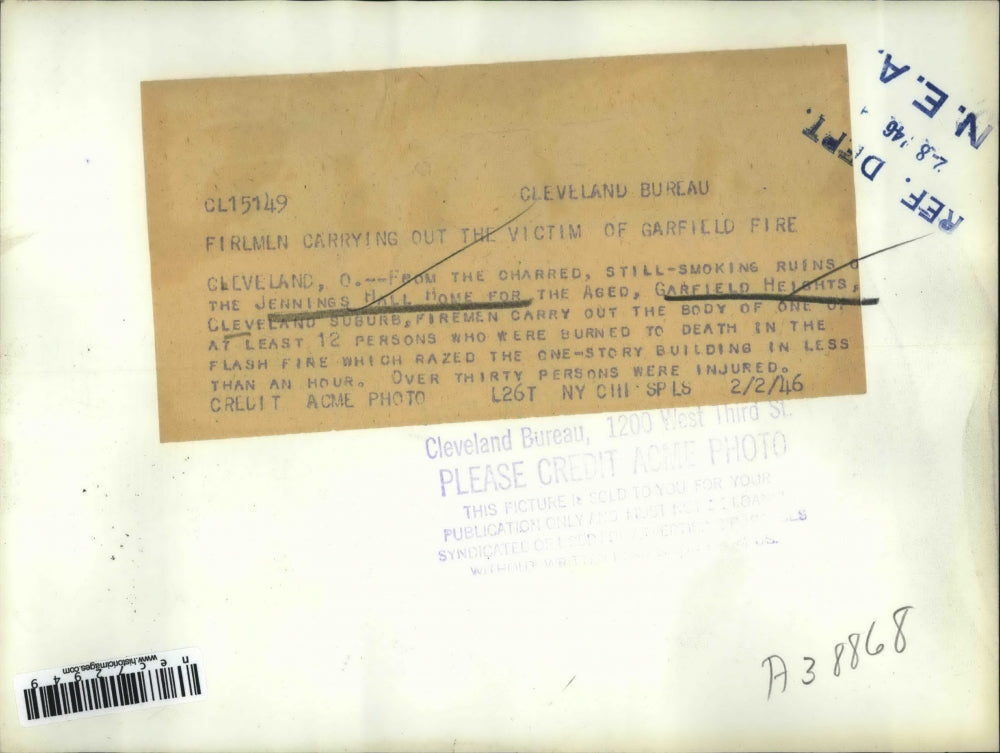 1946 Press Photo Cleveland, Ohio Jennings Hall Home for aged, firemen with vics