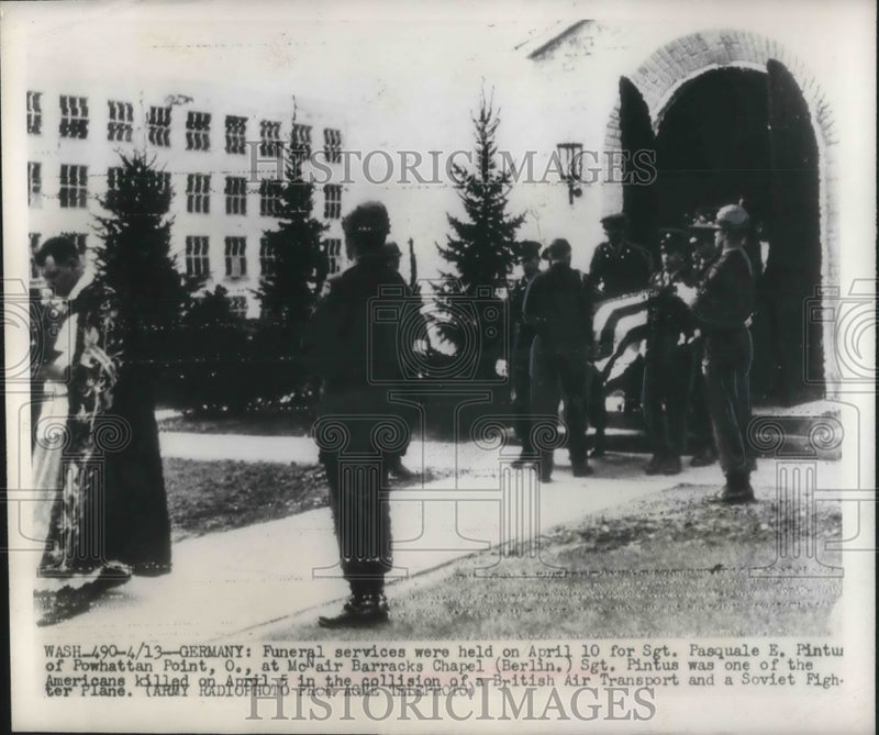 Load image into Gallery viewer, 1948 Press Photo Germany funeral services for Sgt Pasquale Pintu at McNair chape
