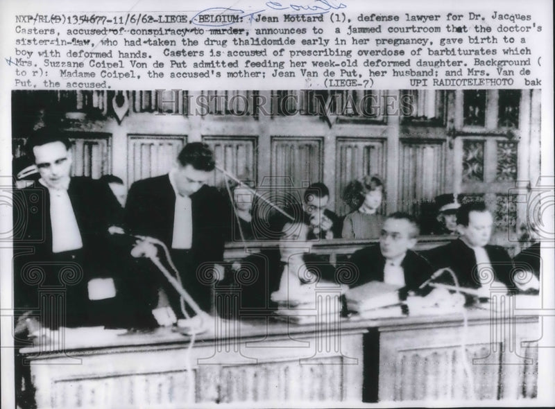 Load image into Gallery viewer, 1962 Press Photo Liege, Belgium atty Jean Mottard for Dr Jacques Casters trial
